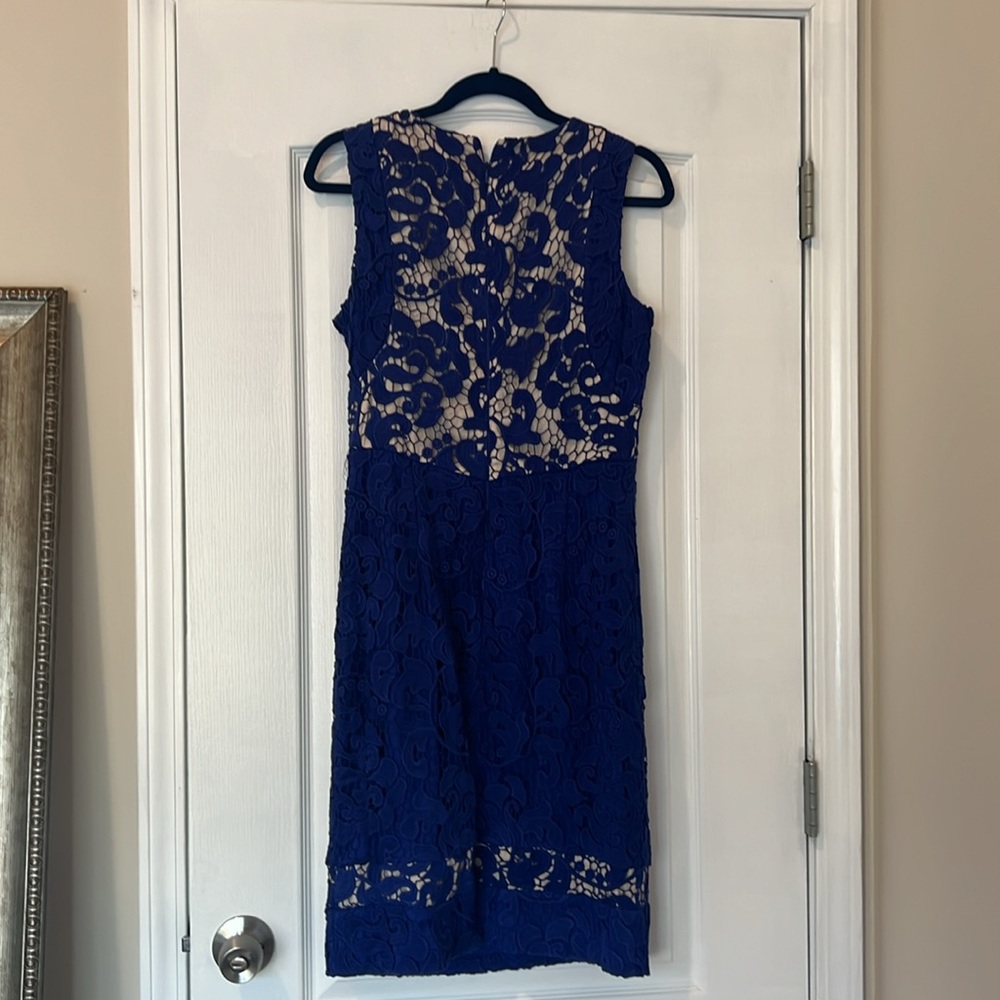 Beautiful dress - Picture 3 of 3